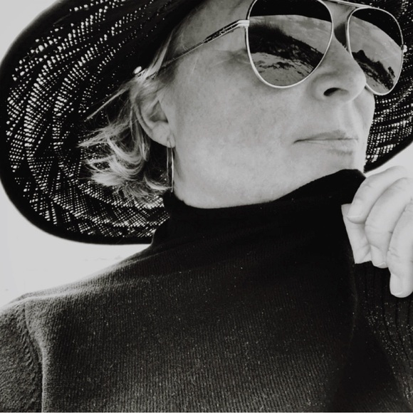 Meet your Posher, Melissa - Picture 2 of 3